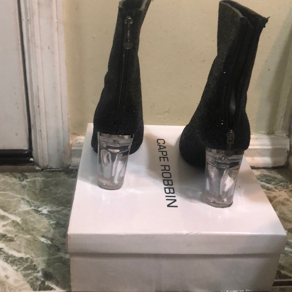 Shoes - Picture 3 of 4